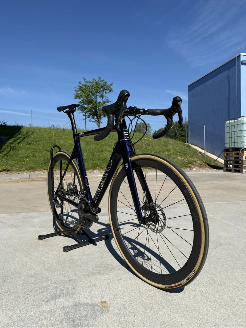 Basso Venta, Ultegra 11sp, Black Inc Forty five