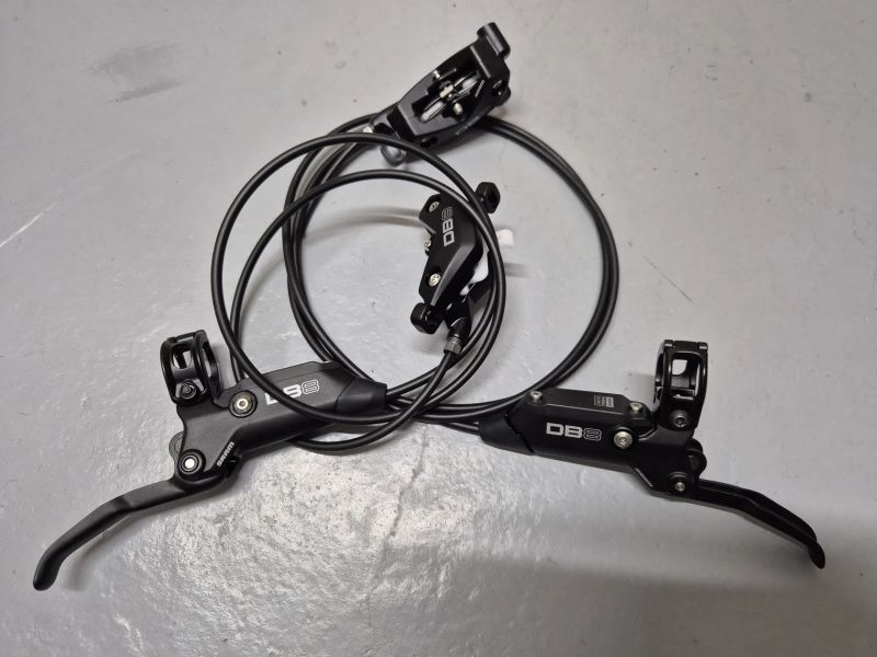 SRAM DB8 4 píst
