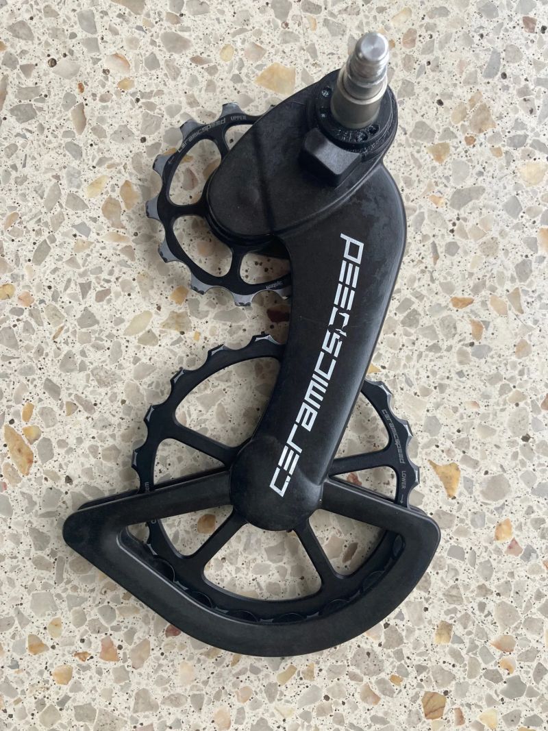 Prodám přehazovačku Campagnolo Chorus 11s, vodítko Ceramicspeed a krátké + kladky