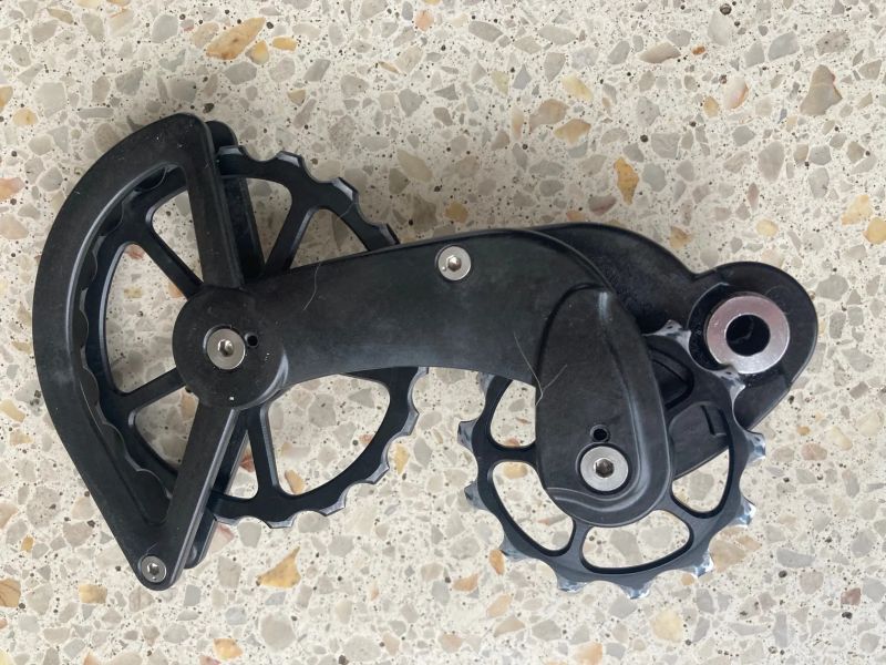 Prodám přehazovačku Campagnolo Chorus 11s, vodítko Ceramicspeed a krátké + kladky