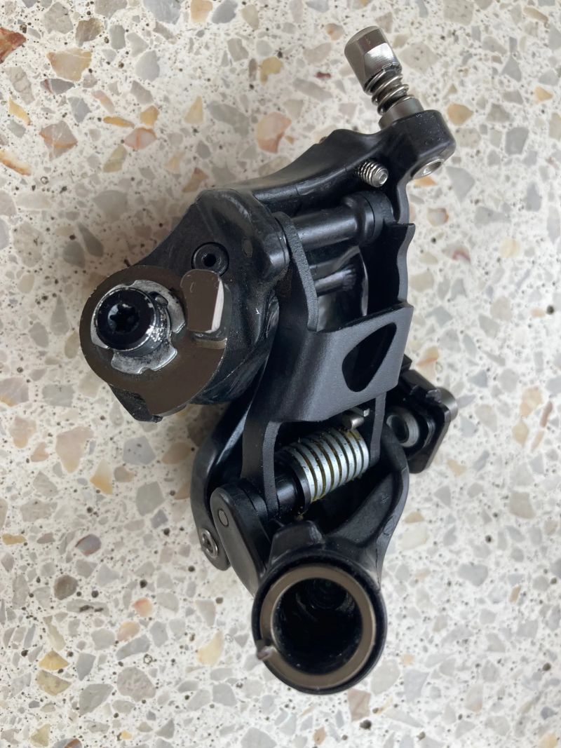 Prodám přehazovačku Campagnolo Chorus 11s, vodítko Ceramicspeed a krátké + kladky
