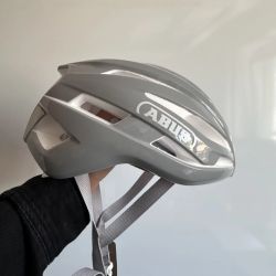 Cyklistická přilba ABUS StormChaser Ace pure grey vel. Small