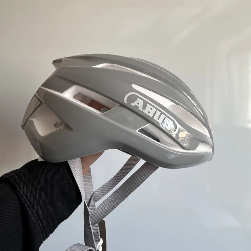 Cyklistická přilba ABUS StormChaser Ace pure grey vel. Small