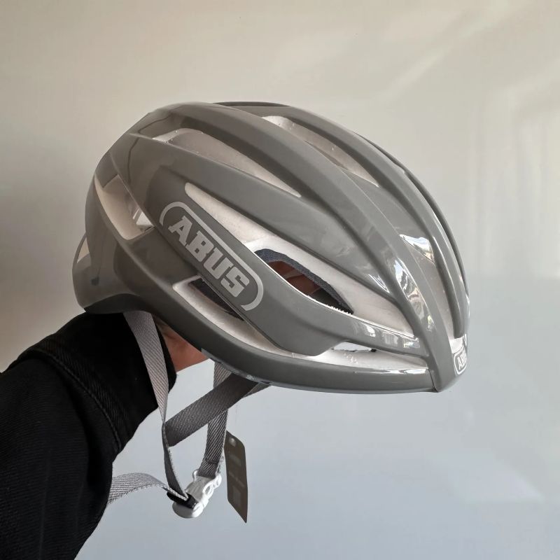 Cyklistická přilba ABUS StormChaser Ace pure grey vel. Small