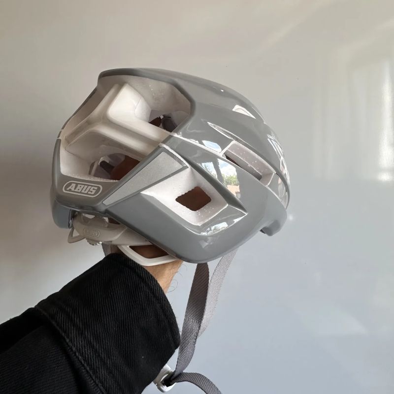 Cyklistická přilba ABUS StormChaser Ace pure grey vel. Small
