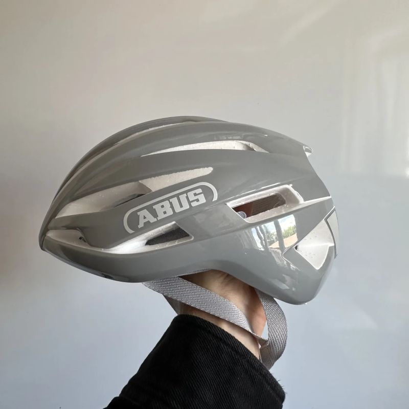 Cyklistická přilba ABUS StormChaser Ace pure grey vel. Small