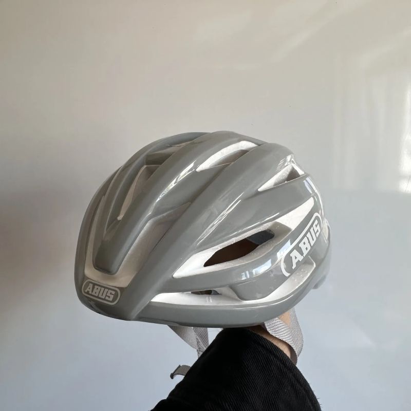 Cyklistická přilba ABUS StormChaser Ace pure grey vel. Small