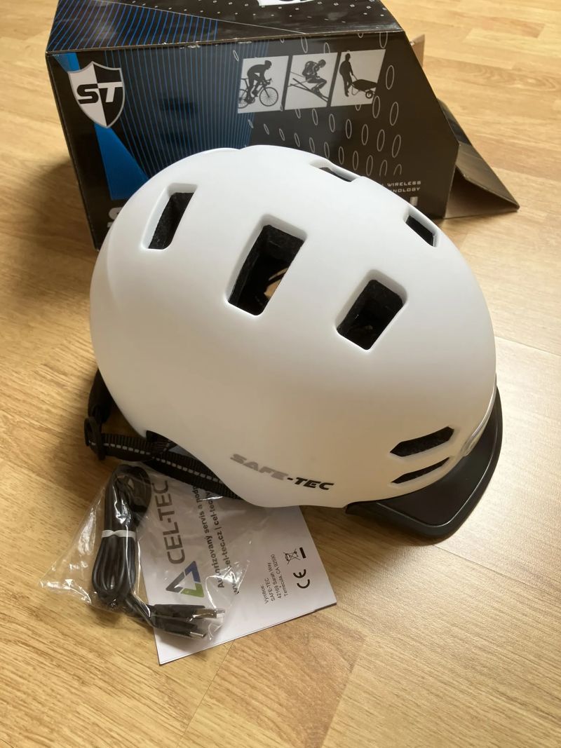 cyklistická přilba Safe-Tec s Led světly