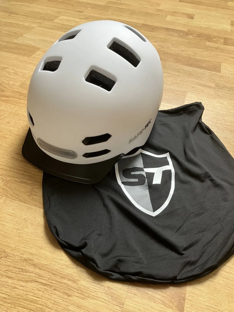 cyklistická přilba Safe-Tec s Led světly