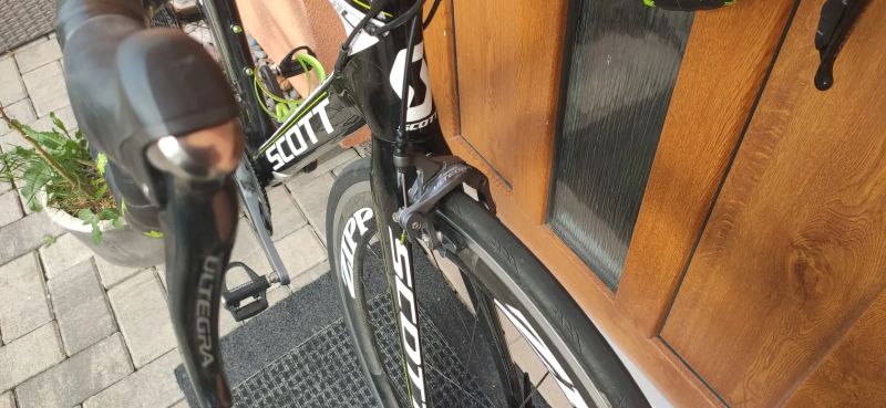 Aero silniční kolo Scott Foil 40 – Velikost 54 (M) | Zipp 60 | Ultegra