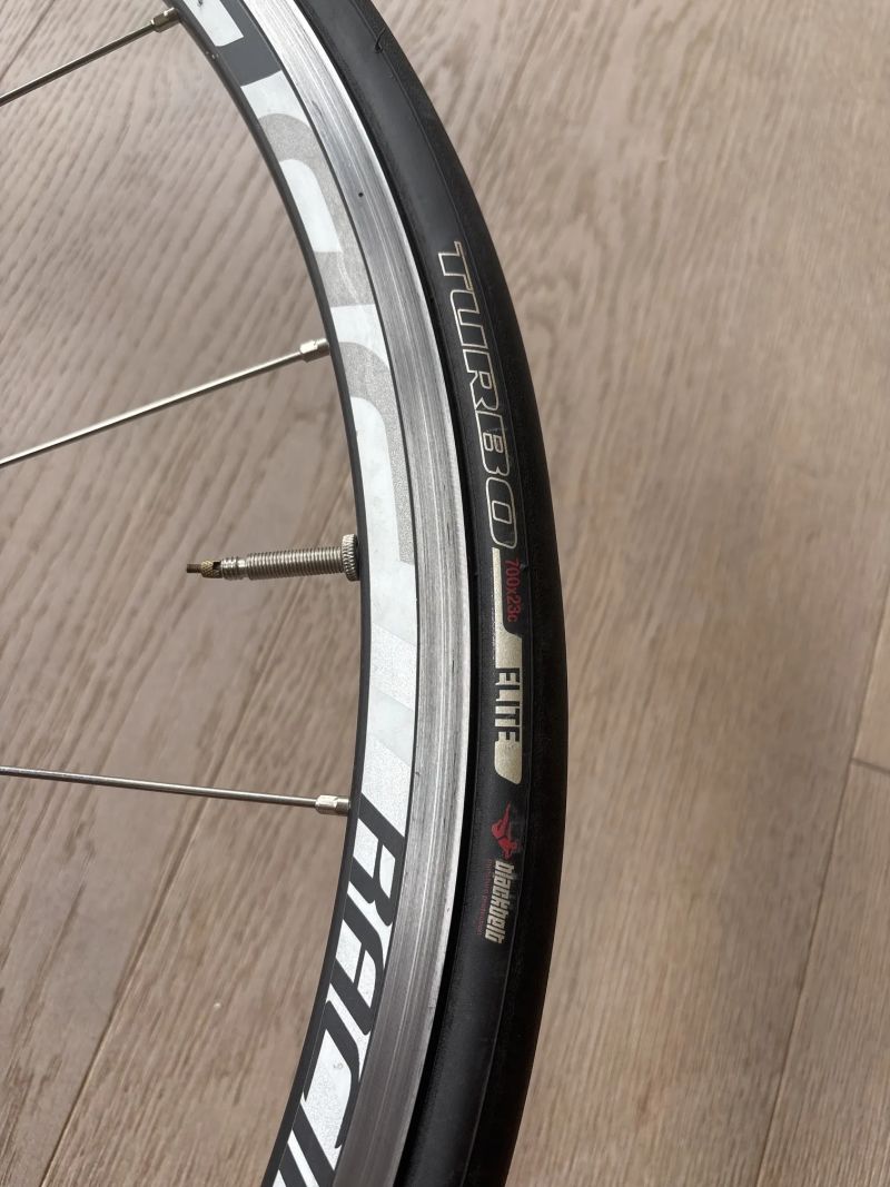 2x kola Fulcrum s obalem