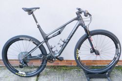 Predám celoodpružený ,bicykel Canyon Lux cf SL X 9