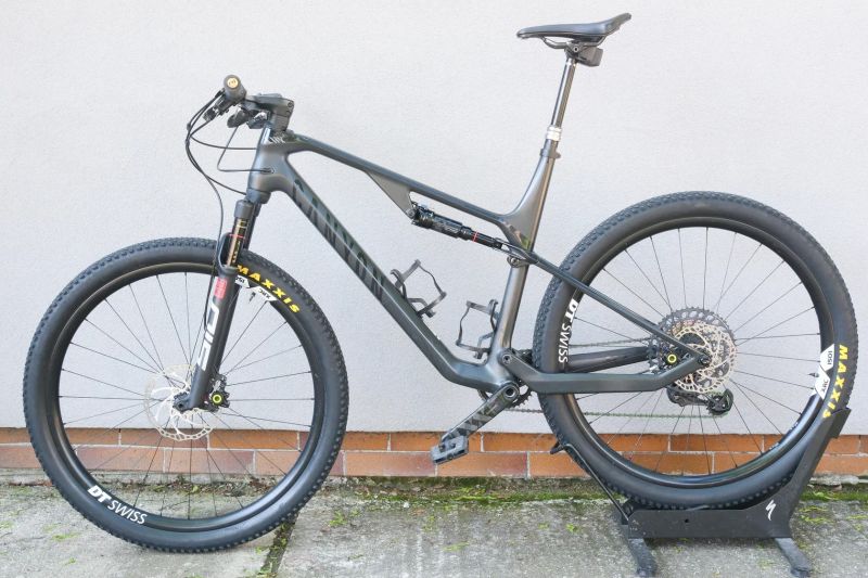Predám celoodpružený ,bicykel Canyon Lux cf SL X 9