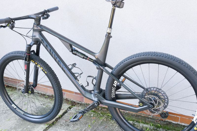 Predám celoodpružený ,bicykel Canyon Lux cf SL X 9