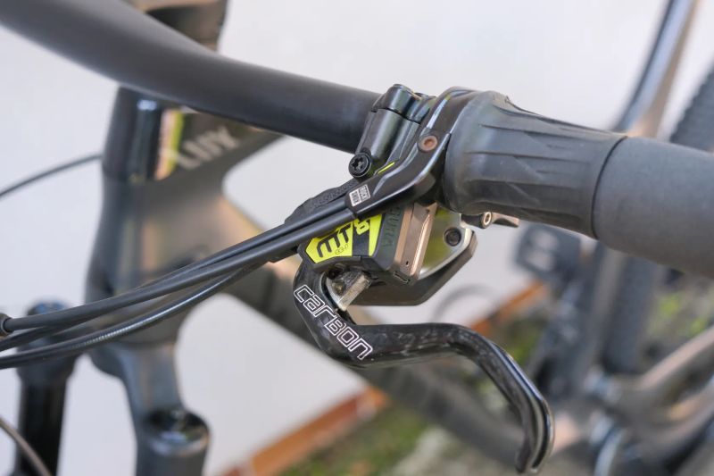 Predám celoodpružený ,bicykel Canyon Lux cf SL X 9