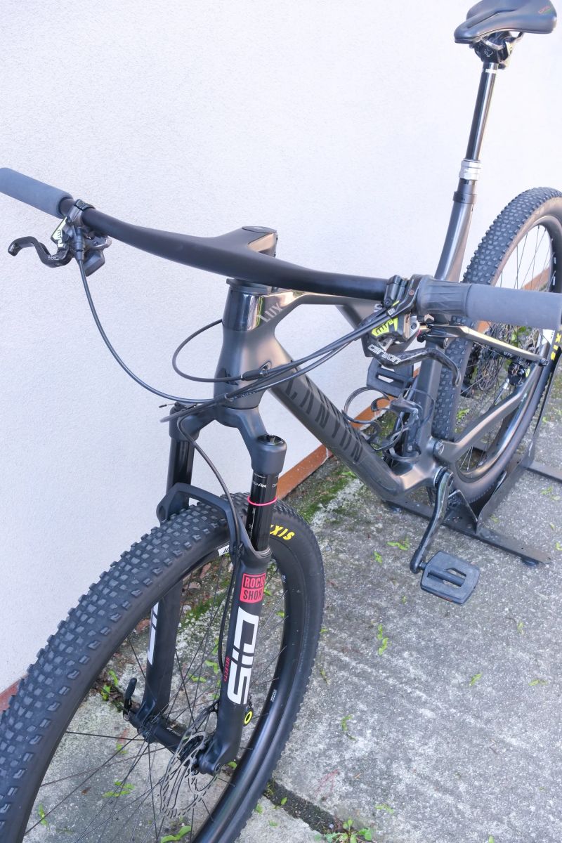 Predám celoodpružený ,bicykel Canyon Lux cf SL X 9