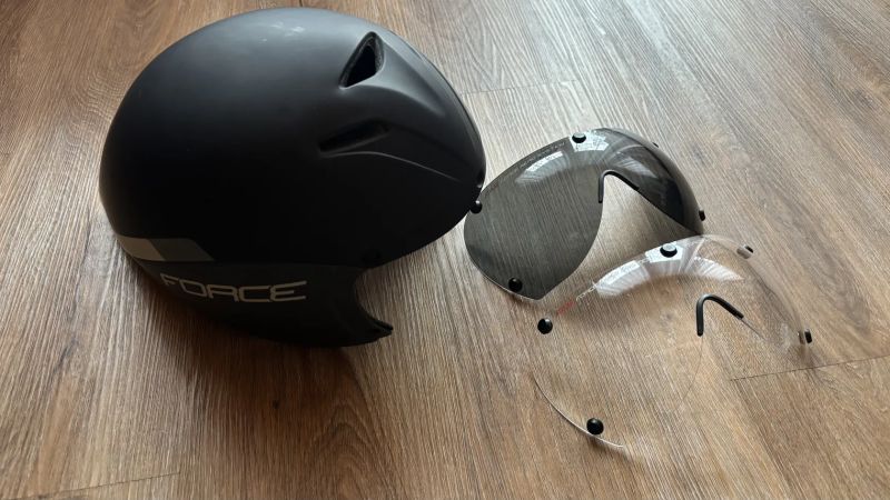 Časovkářská helma Force Sprinter + 2x zorník