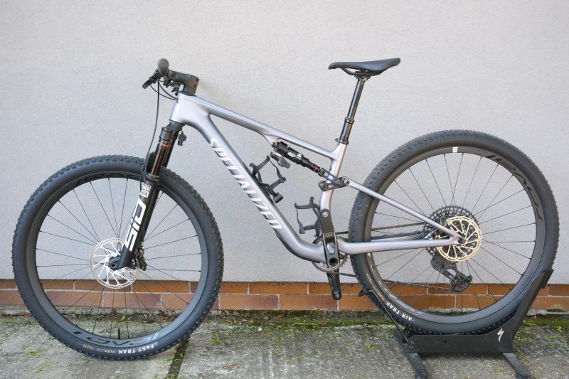 Predám horský karbon. bicykel Specialized Epic 8 Pro M