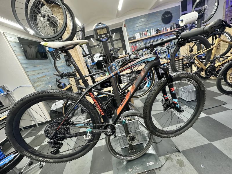 BH Ultimate 29 carbon | vel. M/L | FOX Performance | Rotor REX2 | 10,55 kg