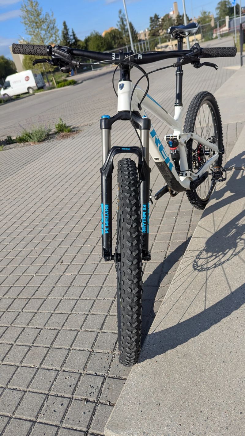Trek Fuel EX 8, na FOXu, zdvihy 120/120