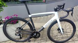 Prodám NOVÉ sil. kolo zn. SCOTT Addict RC Pro (Cumulus White/Carbon Black), vel. L