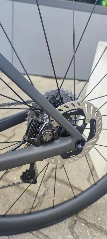 Prodám NOVÉ sil. kolo zn. SCOTT Addict RC Pro (Cumulus White/Carbon Black), vel. L