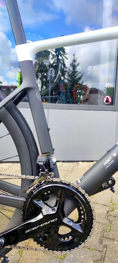 Prodám NOVÉ sil. kolo zn. SCOTT Addict RC Pro (Cumulus White/Carbon Black), vel. L