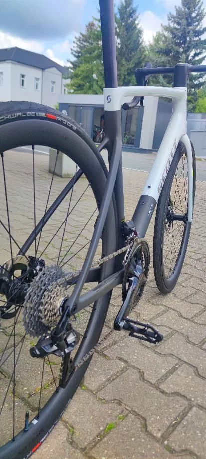 Prodám NOVÉ sil. kolo zn. SCOTT Addict RC Pro (Cumulus White/Carbon Black), vel. L