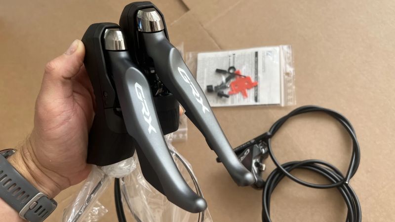 Shimano GRX 810 páky + třmeny 2x11 - cena za pár