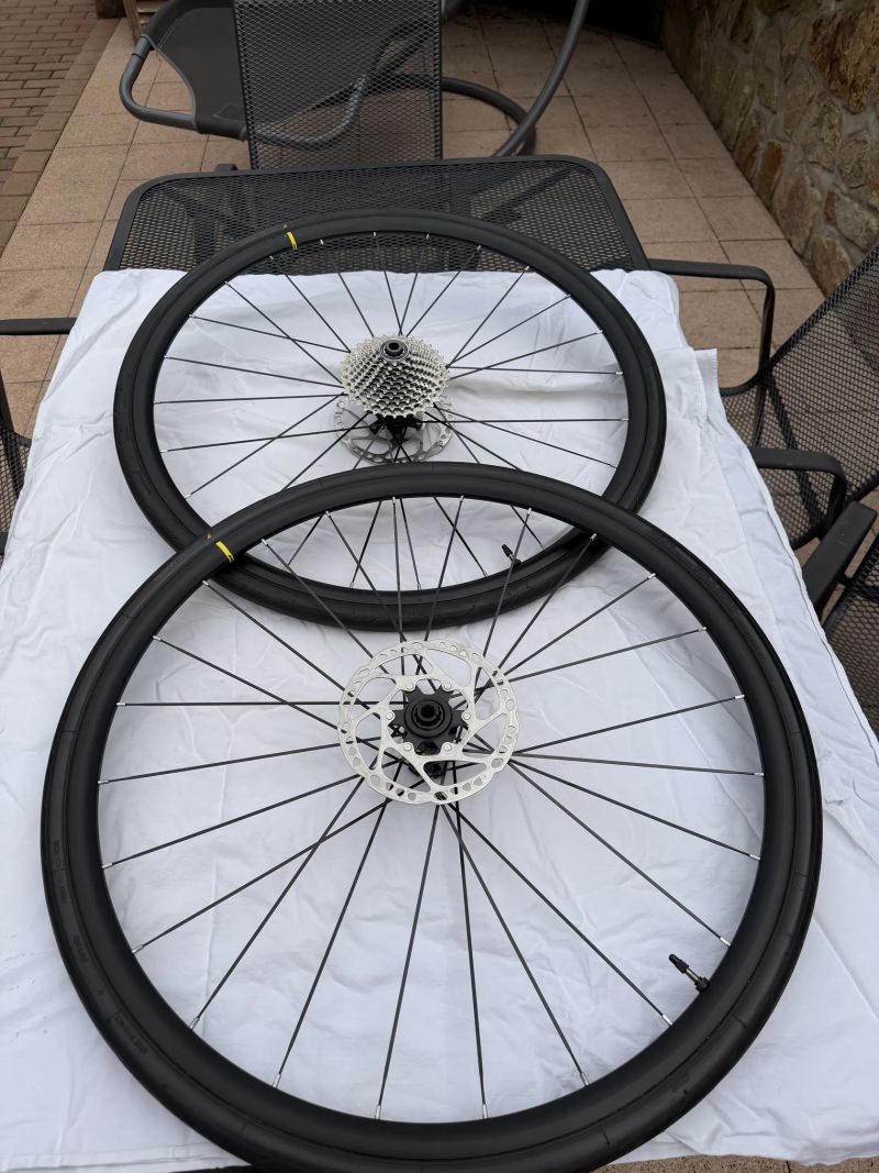 Mavic Aksium Elite Evo UST Disc CL 28" silniční 