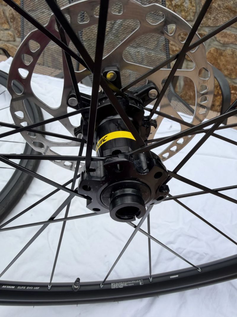 Mavic Aksium Elite Evo UST Disc CL 28" silniční 