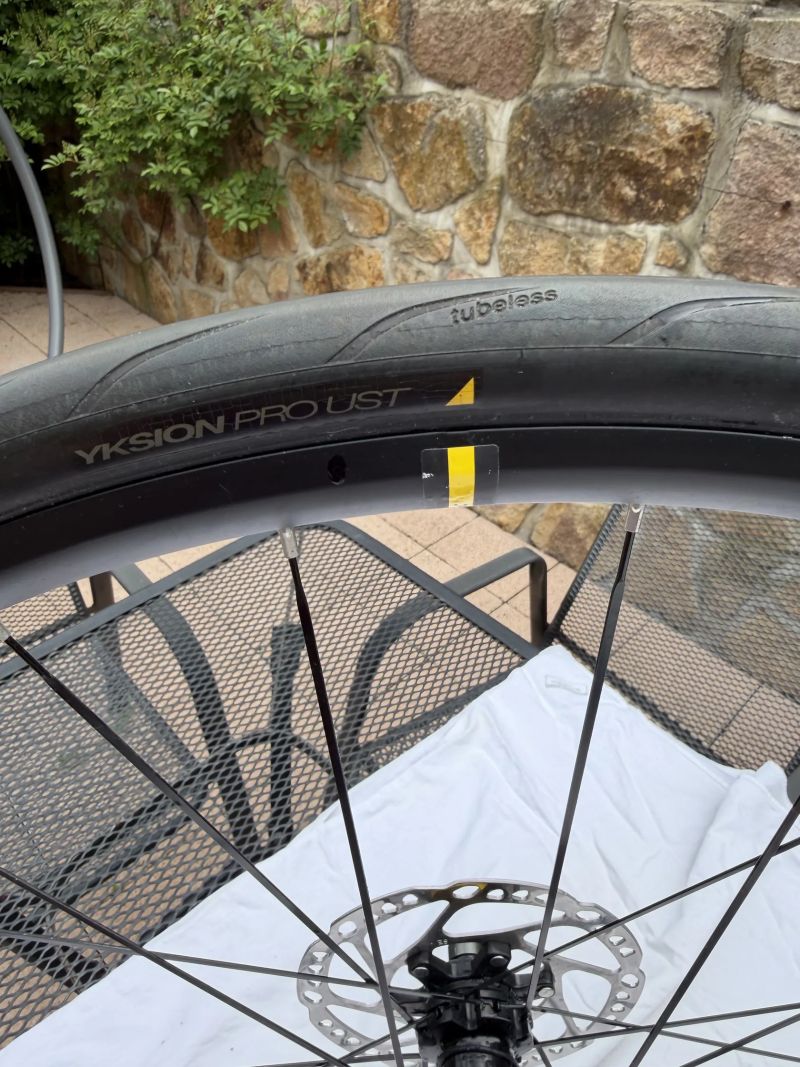 Mavic Aksium Elite Evo UST Disc CL 28" silniční 