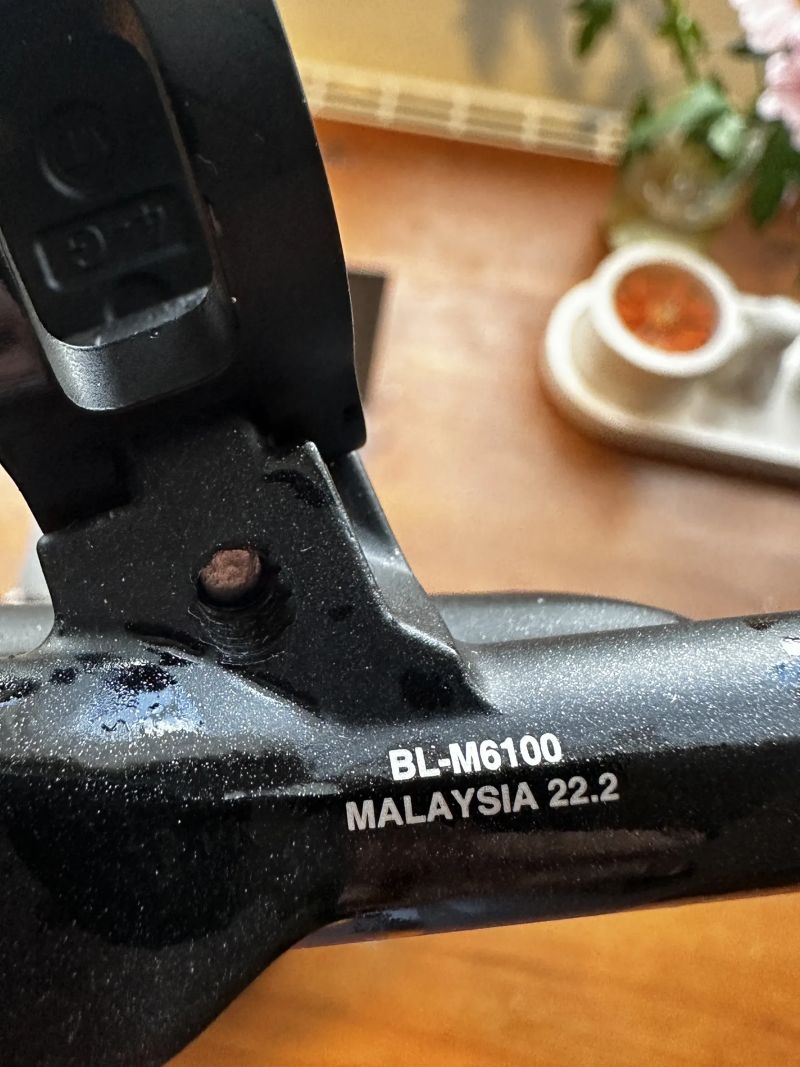 Nové brzdové páky Shimano M6100