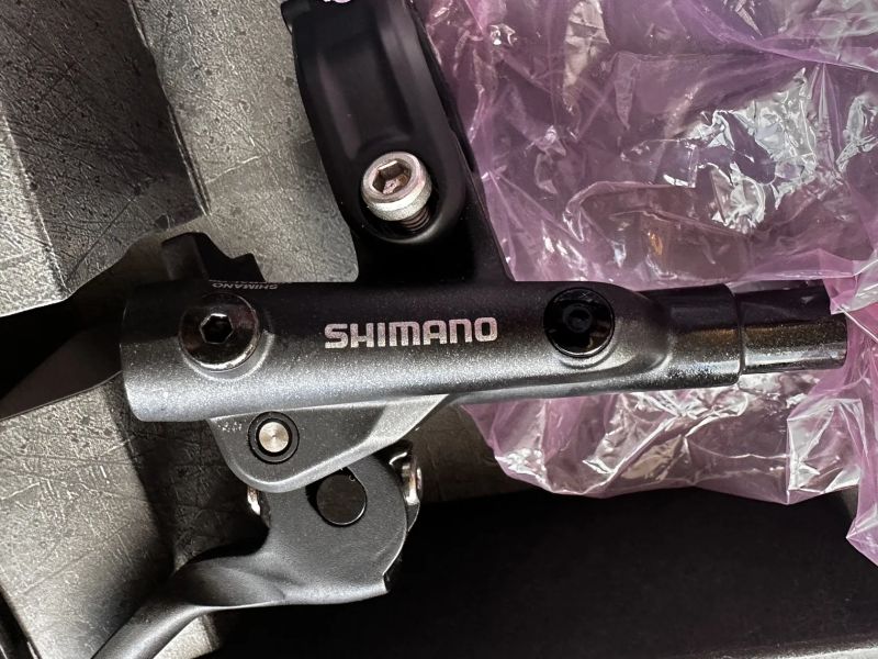 Nové brzdové páky Shimano M6100
