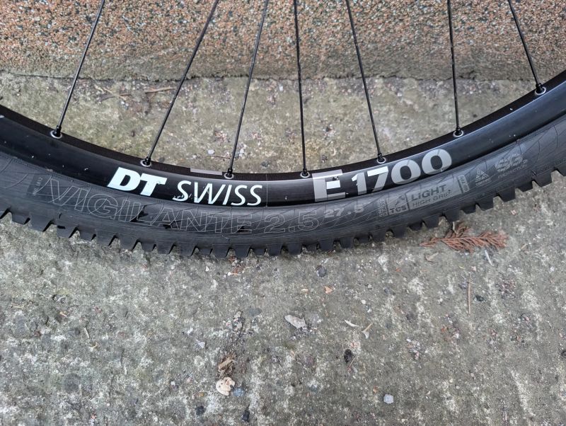 Zapletená kola DT Swiss E 1700 Spline Two 27,5" (Non-Boost) + pláště WTB