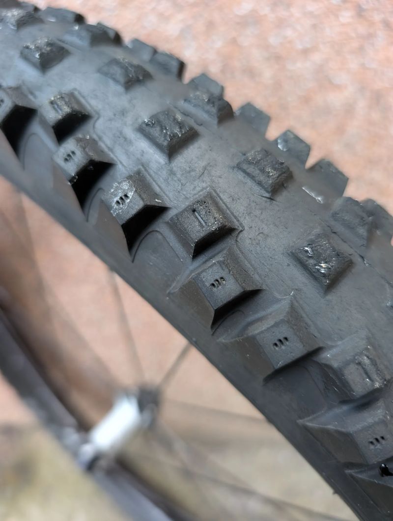 Zapletená kola DT Swiss E 1700 Spline Two 27,5" (Non-Boost) + pláště WTB