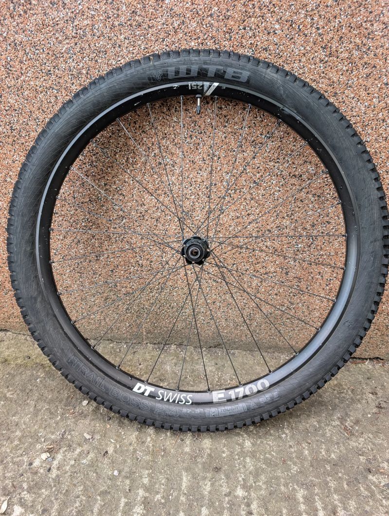 Zapletená kola DT Swiss E 1700 Spline Two 27,5" (Non-Boost) + pláště WTB
