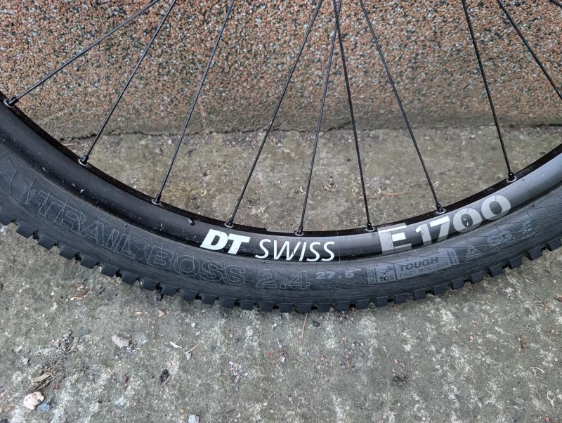 Zapletená kola DT Swiss E 1700 Spline Two 27,5" (Non-Boost) + pláště WTB