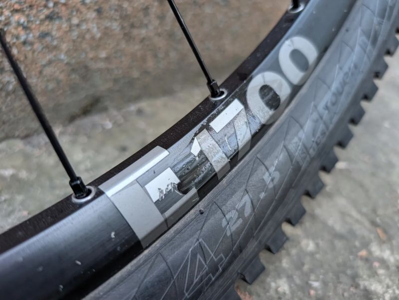 Zapletená kola DT Swiss E 1700 Spline Two 27,5" (Non-Boost) + pláště WTB
