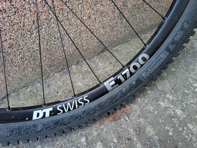 Zapletená kola DT Swiss E 1700 Spline Two 27,5" (Non-Boost) + pláště WTB