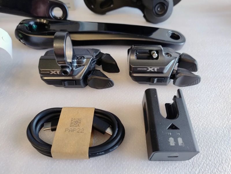 Kompletní sada Shimano XT Di2 8250-GS