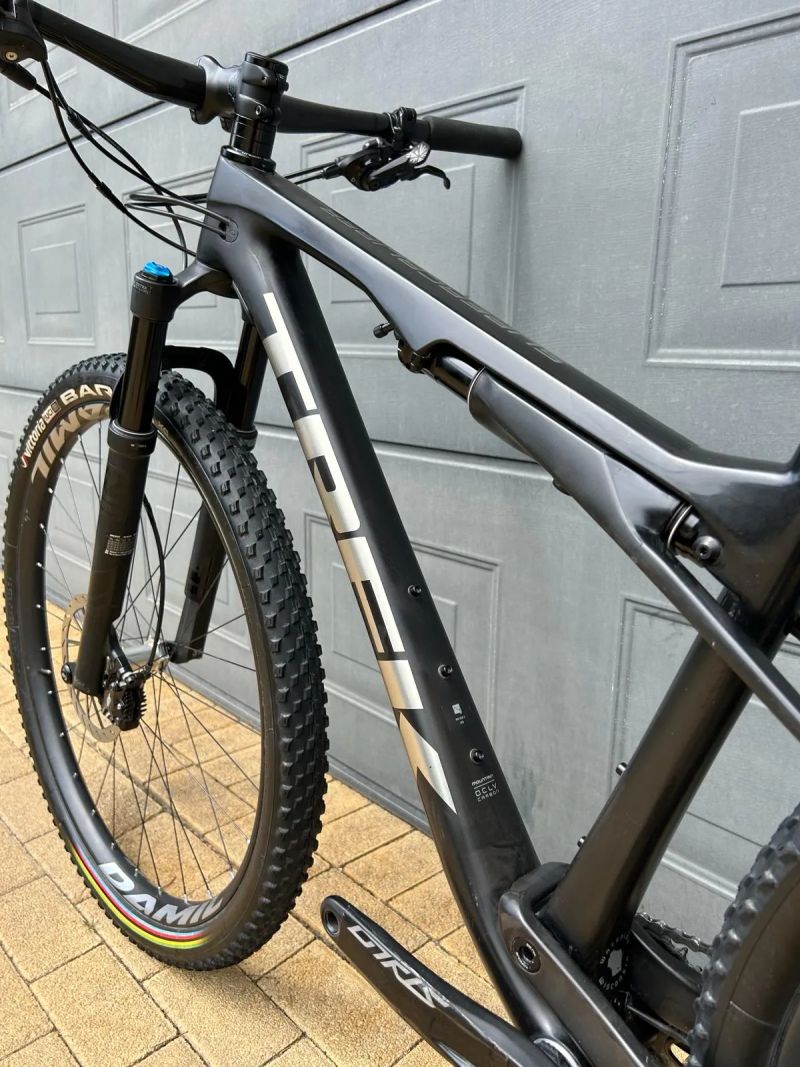 TREK Supercaliber 9.8, karbonová kola DAMIL, vel. M