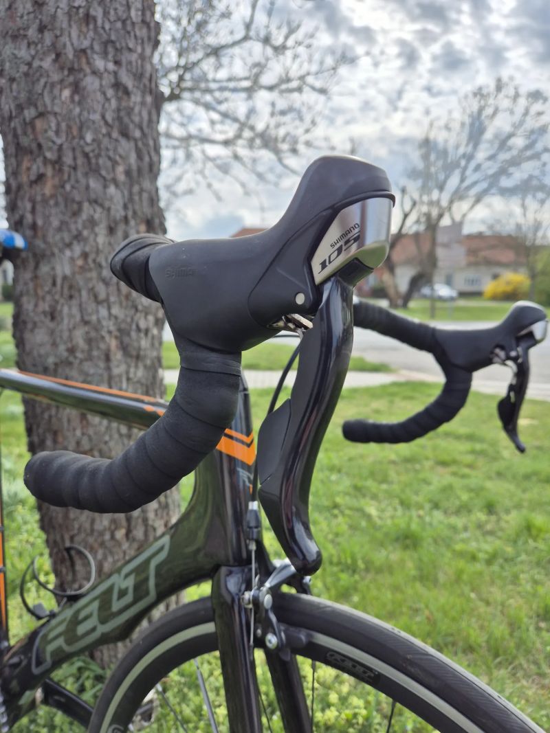 Karbonové Silniční Kolo - Felt AR-5