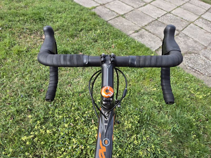 Karbonové Silniční Kolo - Felt AR-5
