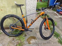 Trek Procaliber 9.8, Fox Factory 34, teleskopka One Up, kliky xx1 s wattmetrem