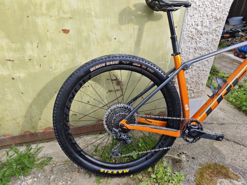 Trek Procaliber 9.8, Fox Factory 34, teleskopka One Up, kliky xx1 s wattmetrem