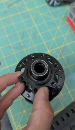 Zadní náboj Sram 900 boost 12*148 32 der ořech XD po výměně ložisek