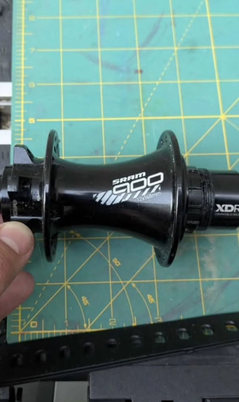 Zadní náboj Sram 900 boost 12*148 32 der ořech XD po výměně ložisek