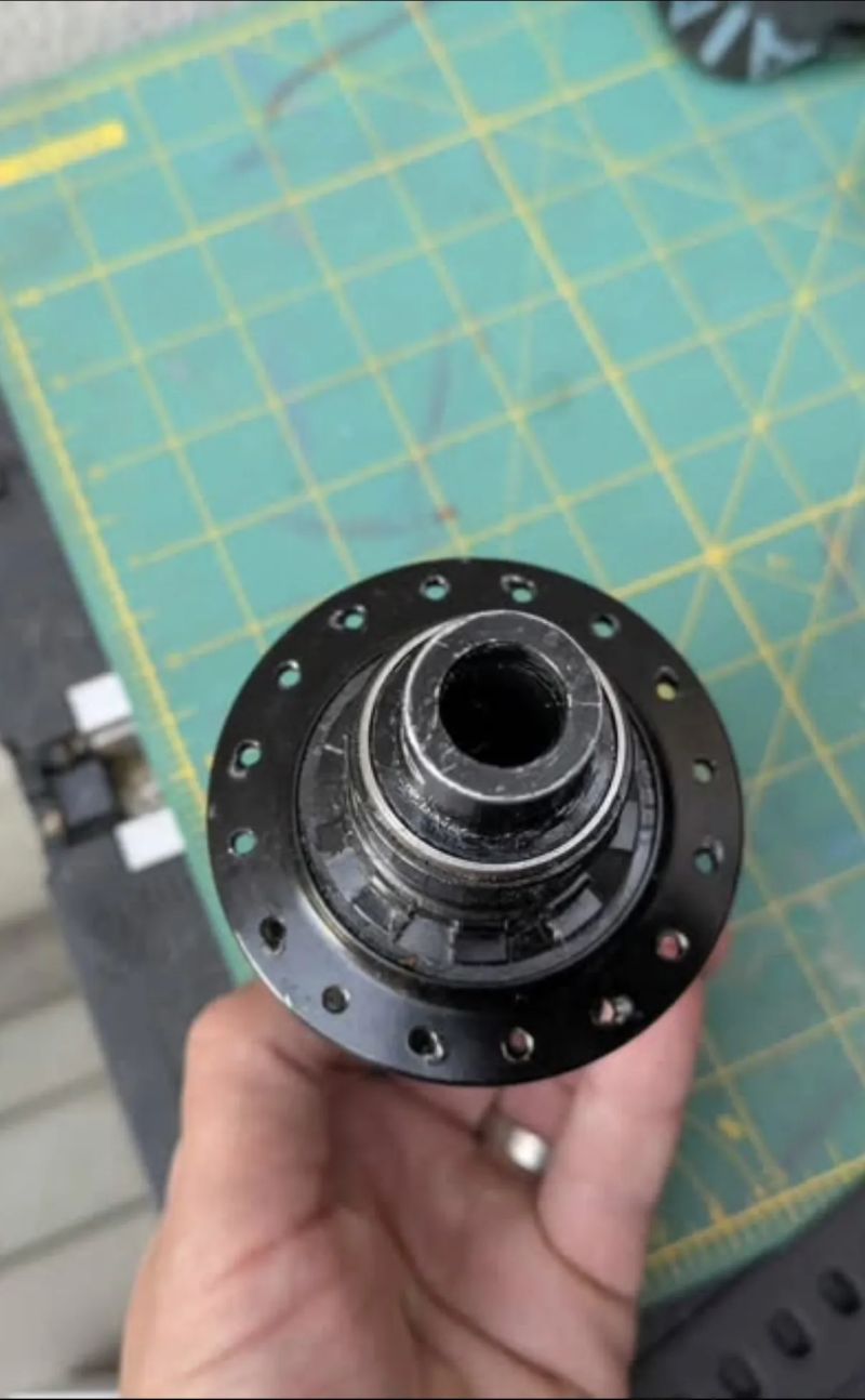 Zadní náboj Sram 900 boost 12*148 32 der ořech XD po výměně ložisek