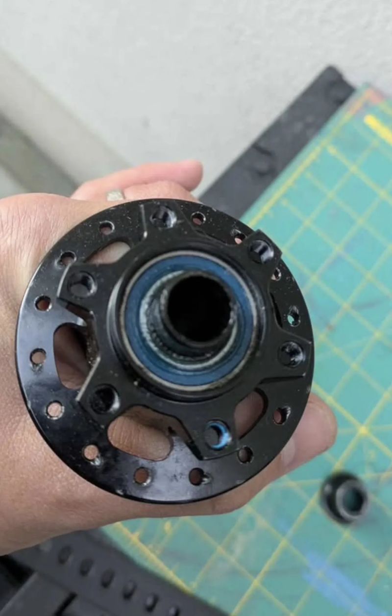 Zadní náboj Sram 900 boost 12*148 32 der ořech XD po výměně ložisek